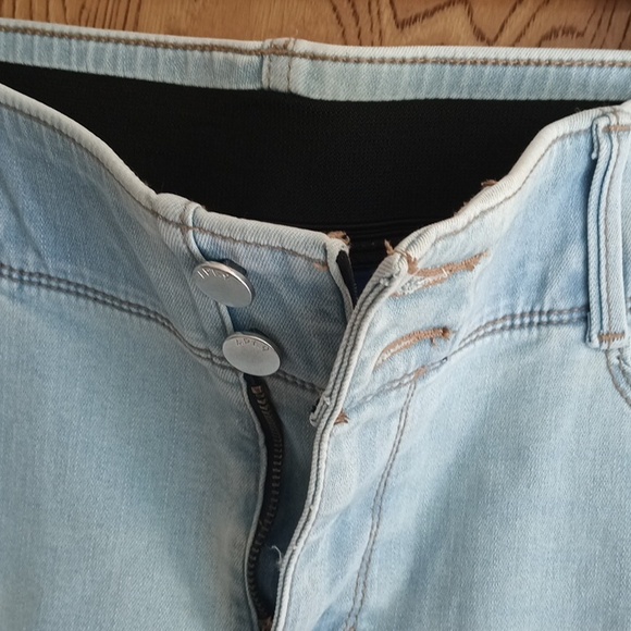 APT. 9 Women's blue/ white Capri jeans. - Picture 7 of 8